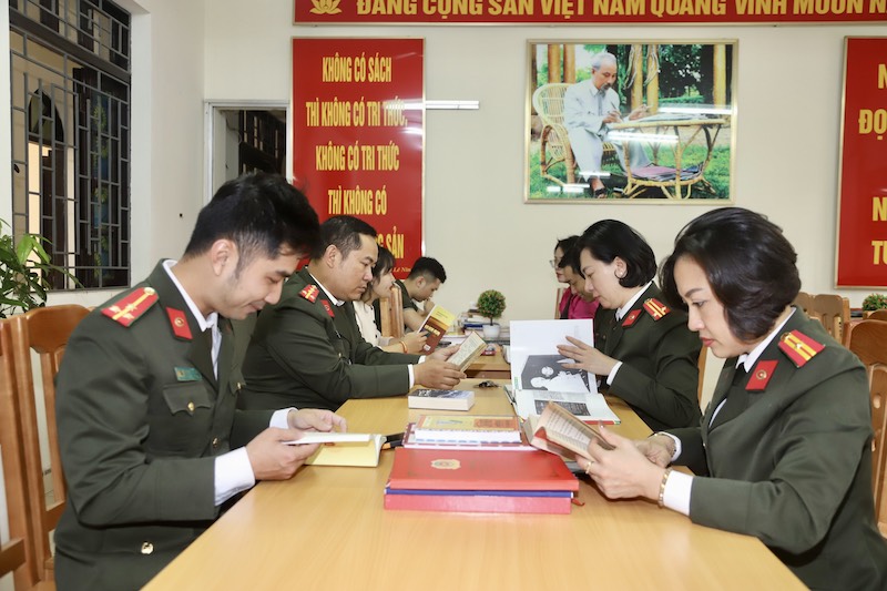 Ban Chuyên đề An ninh Hải Phòng hưởng ứng tuần lễ đọc trong Công an Hải Phòng